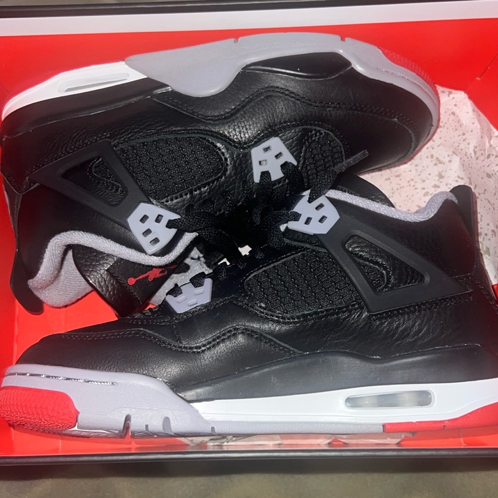 Never worn, brand new, great condition